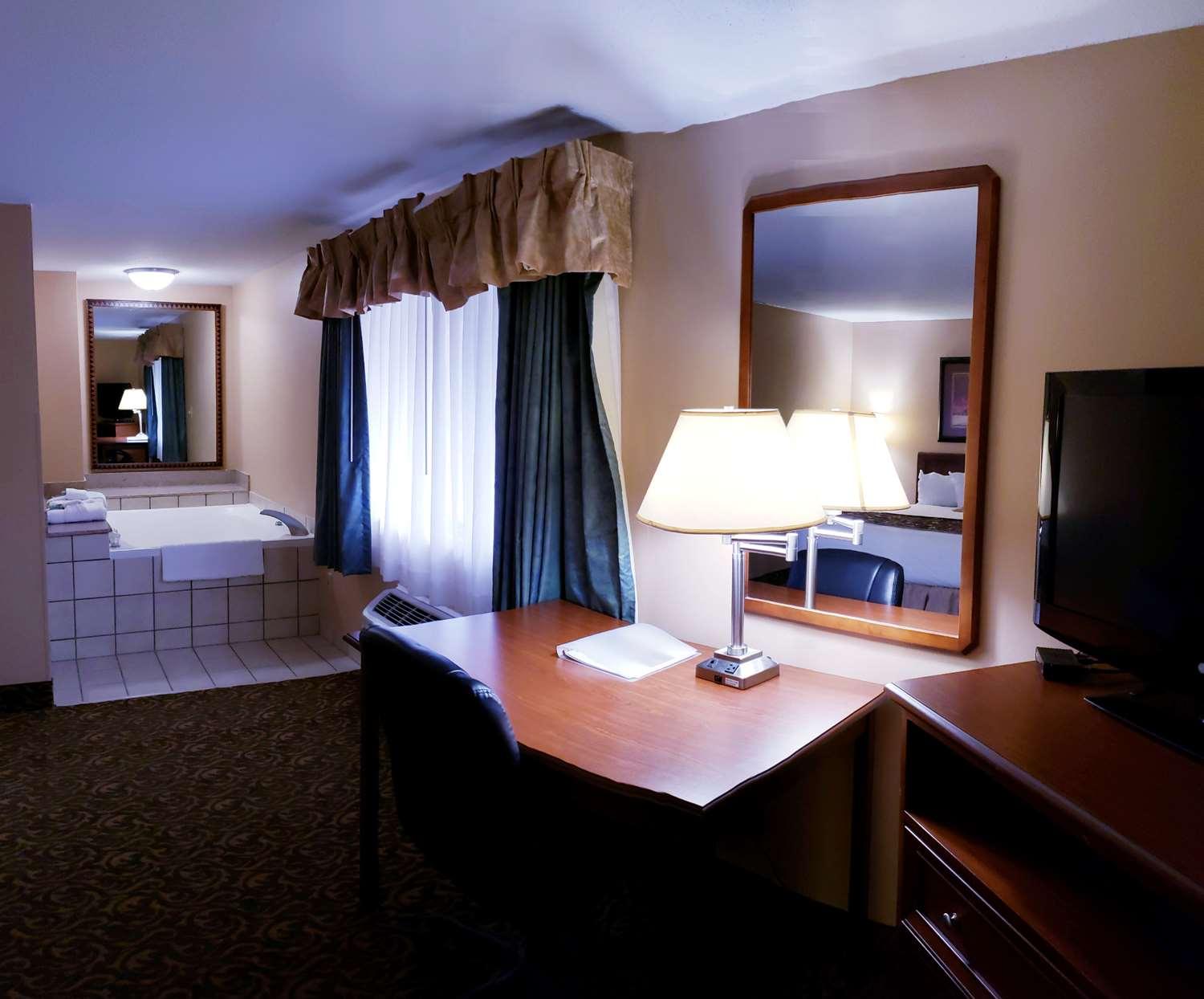 Surestay Plus Hotel By Best Western Black River Falls Exterior photo