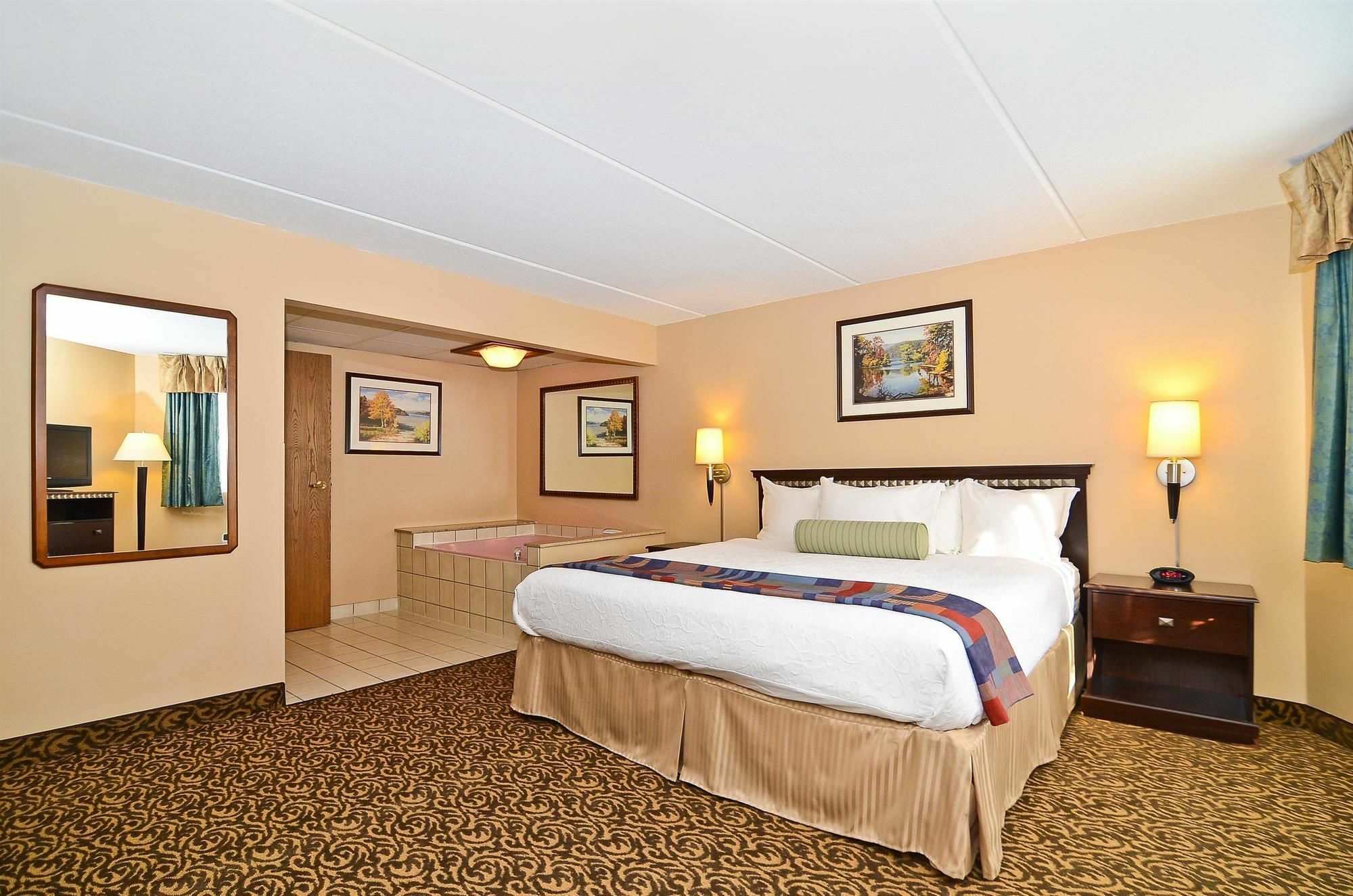 Surestay Plus Hotel By Best Western Black River Falls Exterior photo
