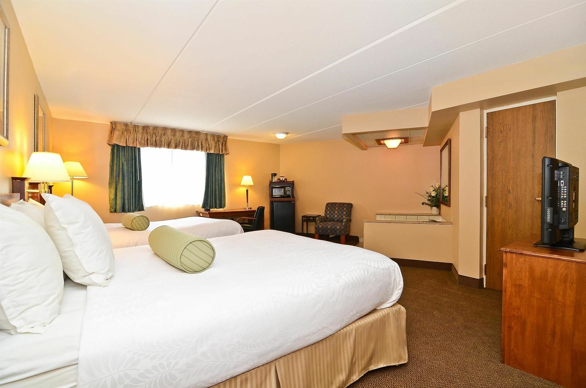 Surestay Plus Hotel By Best Western Black River Falls Exterior photo